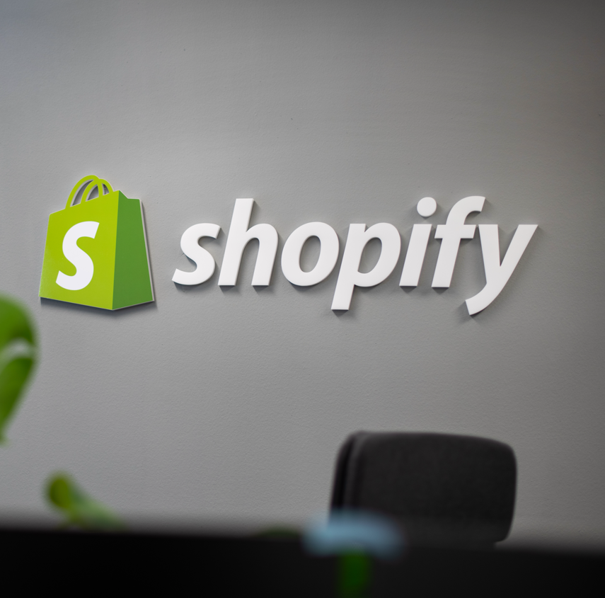 Shopify Logo_beeclever