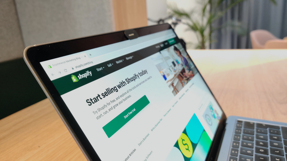 Shopify Seite auf Laptop